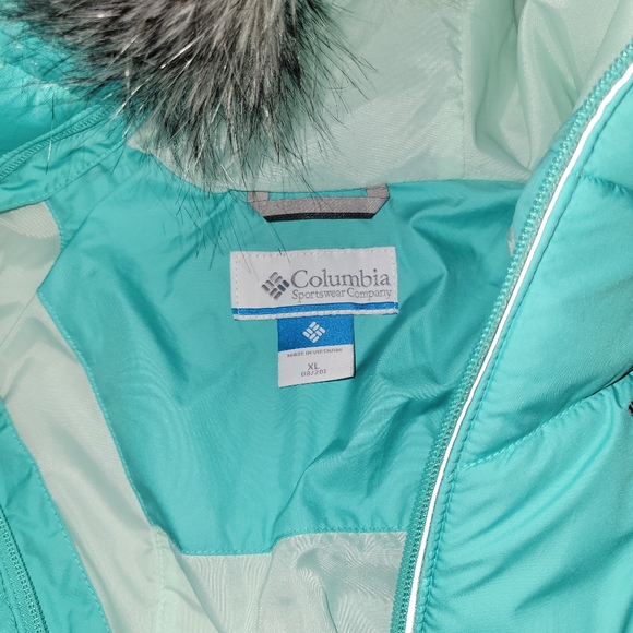 Girls columbia puffer - Picture 3 of 3